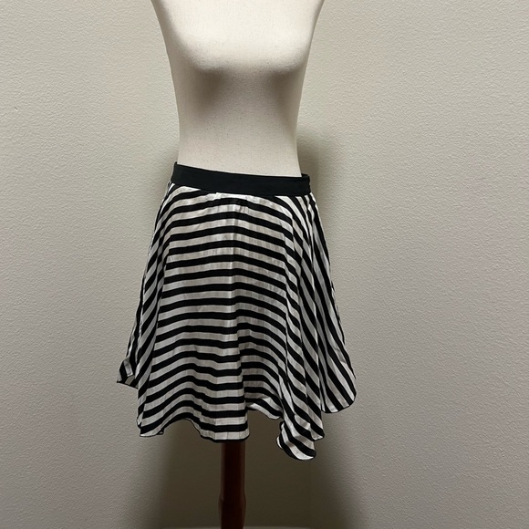 Elegant 100% Silk Fit & Flare Skirt - Picture 4 of 7